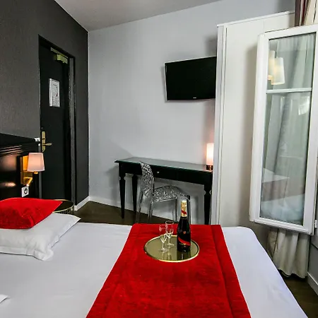 Eiffel Garibaldi Hotel Paris