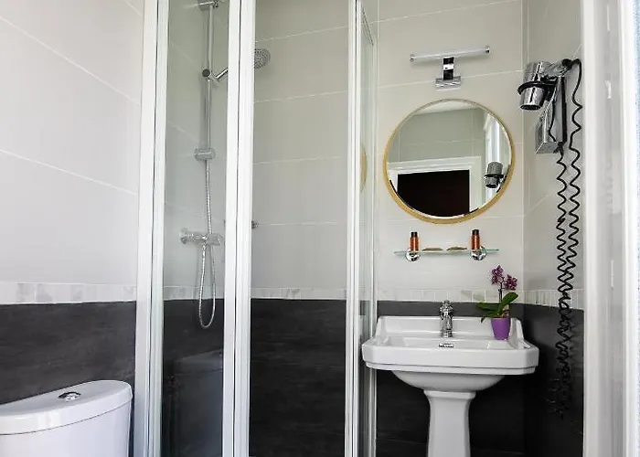 Eiffel Garibaldi Hotel 3*