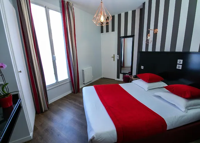 Eiffel Garibaldi Hotel 3*