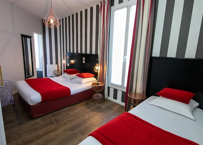 Eiffel Garibaldi Hotel Paris