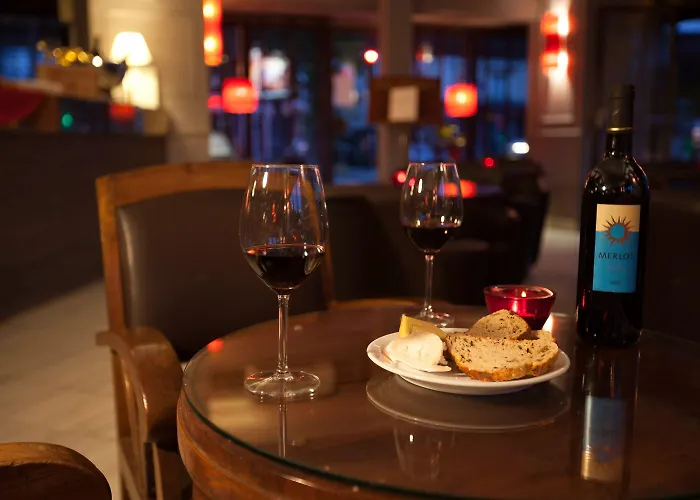 Eiffel Garibaldi Hotel Paris