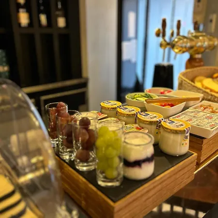 Eiffel Garibaldi 3* Париж