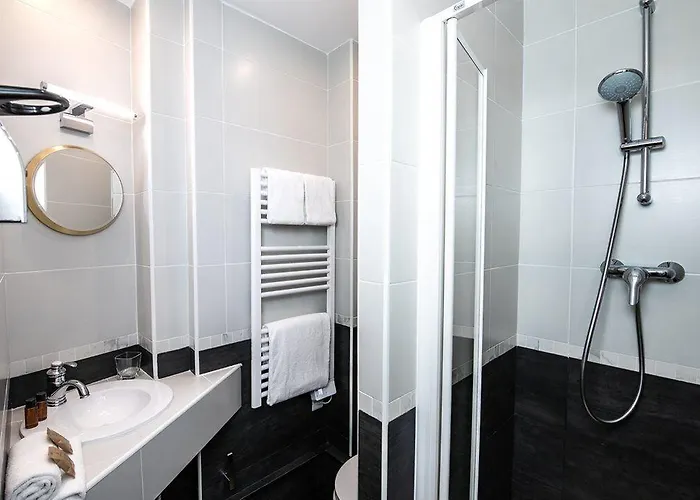 Hotel Eiffel Garibaldi 3*